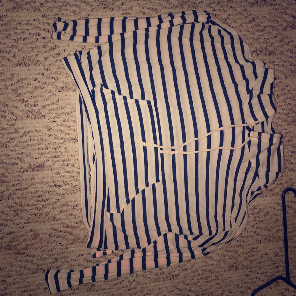Long sleeve cropped sweatshirt